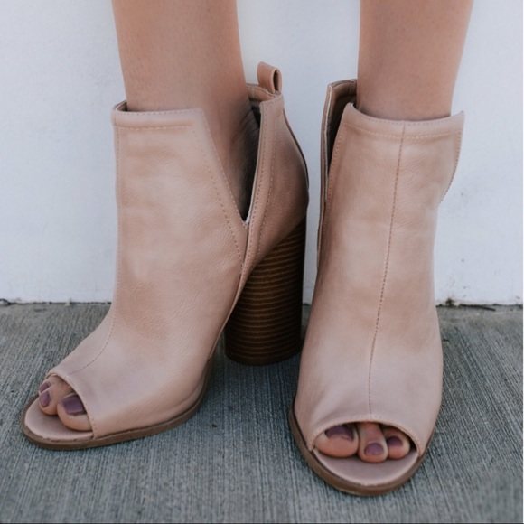 1 Left 🖤 Side Slit Booties-Nude - Picture 3 of 4